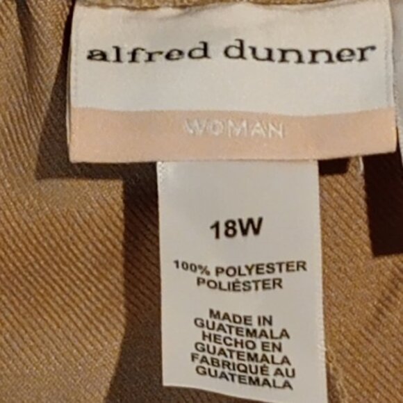 Alfred Dunner Classic Fit Women's Plus Capris, Tan 18W NWT - Picture 5 of 6